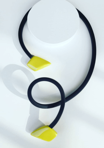 Collana in caucciù con inserto in ceramica - Lartefatto by Laura - Laura faccio